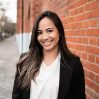 ilustrasi perempuan dewasa/Mix Tape/Shutterstock