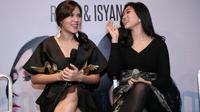 Raisa dan Isyana Sarasvati (Foto: Adrian Putra/Bintang.com)