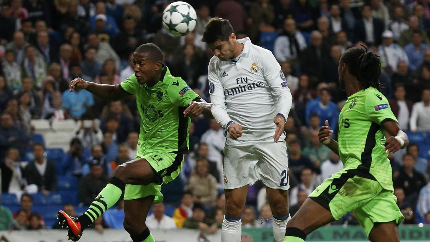 Proses terjadinya gol kemenangan Real Madrid yang dicetak Alvaro Morata melalui sundulan. Gol yang tercipta pada masa injury time babak kedua ini memastikan kemenangan Madrid 2-1 atas Sporting. (Reuters/Juan Medina)