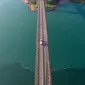 Foto udara pemandangan dari jembatan Barelang di Batam, Kepulauan Riau, Senin (7/5). Jembatan ini menghubungkan menghubungkan pulau Batam dengan Pulau Tonton, Pulau Nipah, Pulau Rempang, Pulau Galang dan Pulau Galang Baru. (Liputan6.com/Arya Manggala)