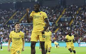 Selebrasi gelandang&nbsp;AC Milan&nbsp;Youssouf Fofana&nbsp;usai menjebol&nbsp;gawang Udinese di Bluenergy Stadium pada pekan keempat Serie A 2025/2026, Minggu (21/09/2025). (Andrea Bressanutti/LaPresse via AP)