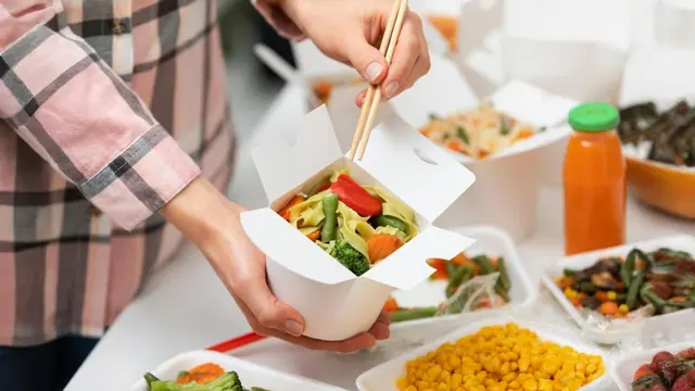 Gaya Hidup Sehat, Cara Ampuh Turunkan Risiko Kanker Payudara (Freepik)