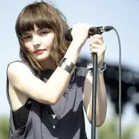 Tiba-tiba mantan kamu pacaran sama Lauren Mayberry | via: dailyrecord.co.uk