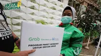 Grab Indonesia berkolaborasi bersama Human Initiative serta didukung oleh Sido Muncul menyalurkan paket sembako untuk mitra pengemudi Grab.