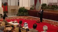 Jokowi memberikan sambutan dalam acara peringatan Nuzulul Quran di Istana Negara, Selasa (21/5/2019) malam. (Liputan6.com/Luzsa Egeham)