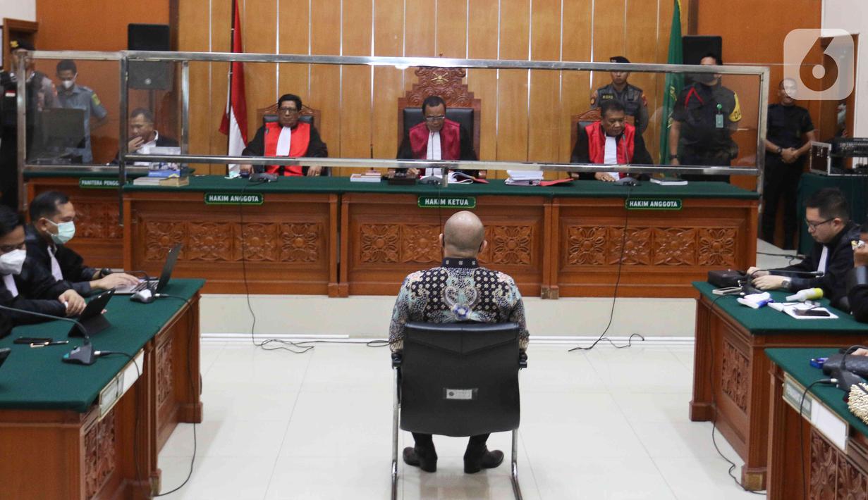 Teddy tidak sendiri dalam kasus ini, Kapolres Bukittinggi AKBP Dody Prawiranegara, Kompol Kasranto, Aipda AD, Aiptu J juga ikut diamankan. (Liputan6.com/Herman Zakharia)