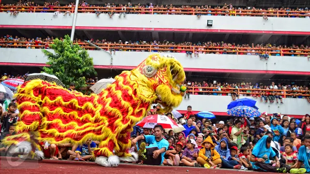 20160208-Ribuan Warga Semarang Saksikan Aksi Barongsai