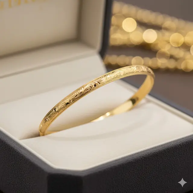 3. Gelang Kaku Thin Bangle dengan Engraving Halus