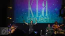 Kla Projeck saat beraksi di The 90’s Festival: Big Reunion yang digelar di kawasan Senayan, Jakarta, Sabtu (7/11/2015). Acara tersebut menjadi ajang reuni generasi tahun 90-an. (Liputan6.com/Herman Zakharia)