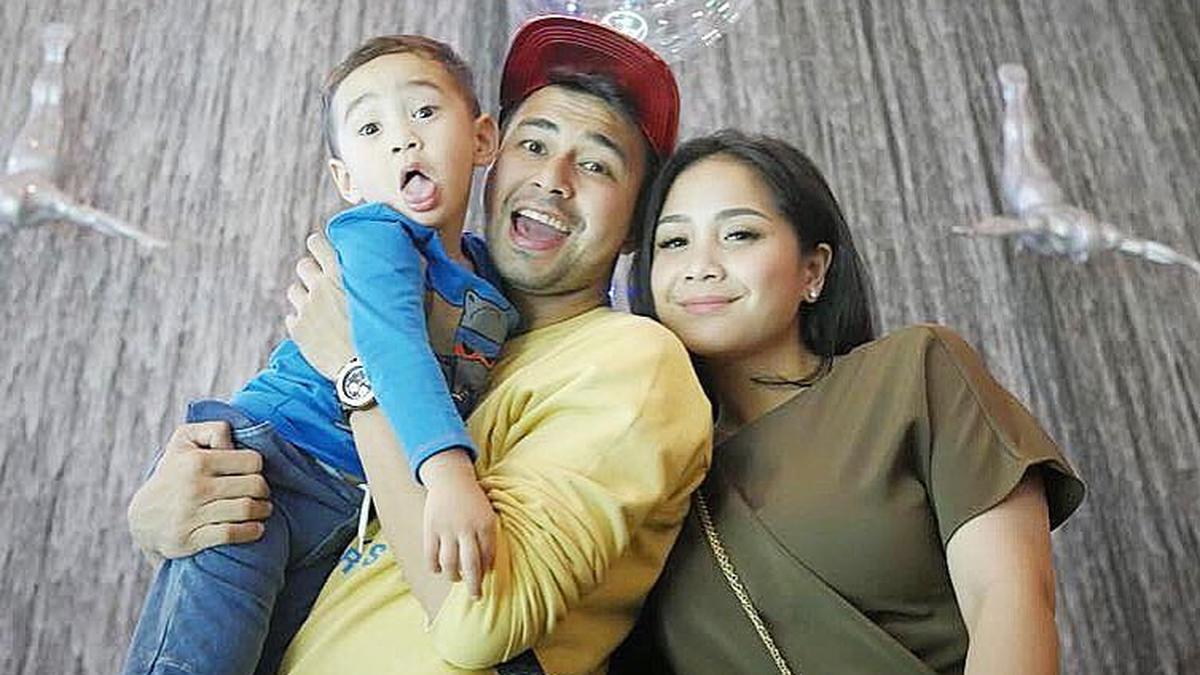 Koleksi Pakaian dan Sepatu Rafathar yang Harganya Selangit