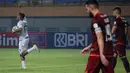 Gelandang Persebaya, Ricky Kambuaya merayakan gol yang dicetaknya ke gawang Borneo FC dalam laga pekan pertama BRI Liga 1 2021/2022 di Stadion Wibawa Mukti, Cikarang, Sabtu (04/09/2021). (Foto: Bola.com/Bagaskara Lazuardi)