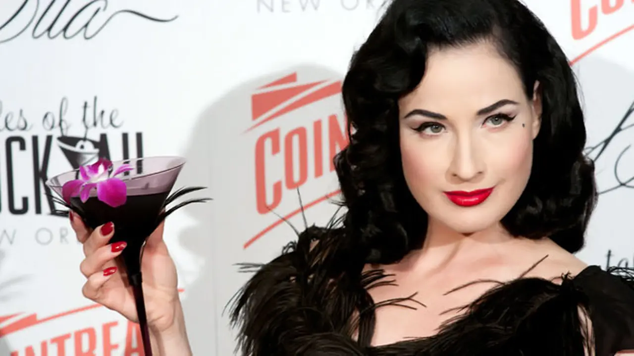 dita-von-teese-121229b.jpg