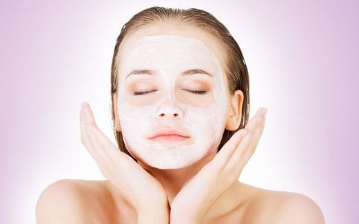 Dengan masker alami kulit akan lebih cantik dan awet muda | Photo: Copyright Thinkstockphotos.com