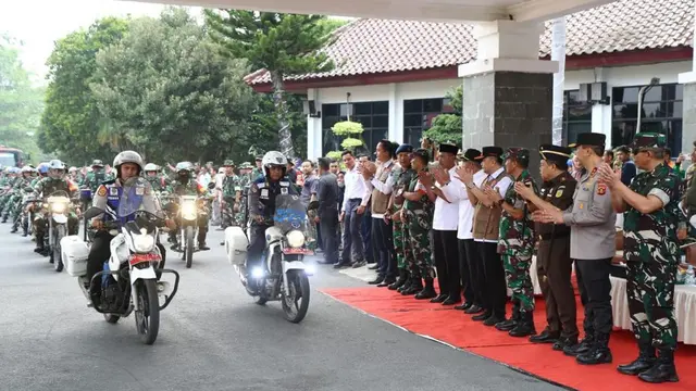 Personil TNI Ditugaskan Padamkan Api dari Jalur Darat