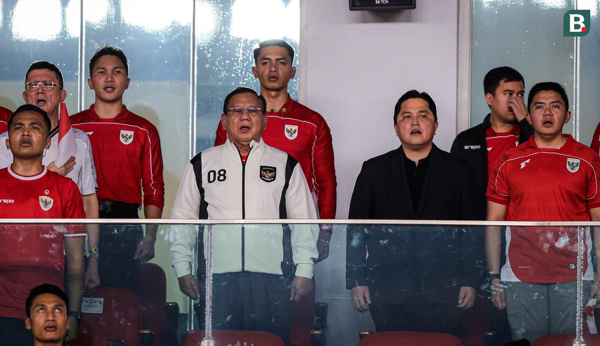 Presiden RI, Prabowo Subianto dan Ketua PSSI, Erick Thohir, menyaksikan laga Timnas Indonesia melawan Bahrain pada laga kedelapan putaran ketiga Grup C kualifikasi Piala Dunia 2026 di Stadion Utama Gelora Bung Karno, Jakarta, Selasa (25/3/2025) malam WIB. (Bola.com/Bagaskara Lazuardi)