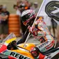 Pembalap Repsol Honda, Marc Marquez tak mau terlalu memikirkan posisinya di puncak klasemen MotoGP 2018. (Twitter/Repsol Honda)