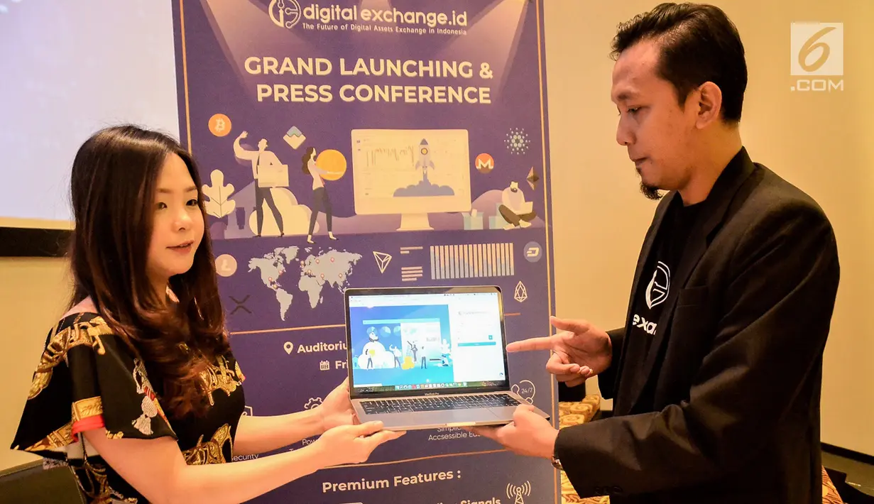 CEO digitalexchange.id Duwi Sudarto Putro (kanan) di sela-sela peluncuran digitalexchange.id di Tangerang Selatan, Jumat (28/6/2019). PT Anabatic Technologies meluncurkan digitalexchange.id (DEX) untuk memudahkan masyarakat melakukan jual beli dan pengelolaan aset digital. (Liputan6.com/HO/Iwan)