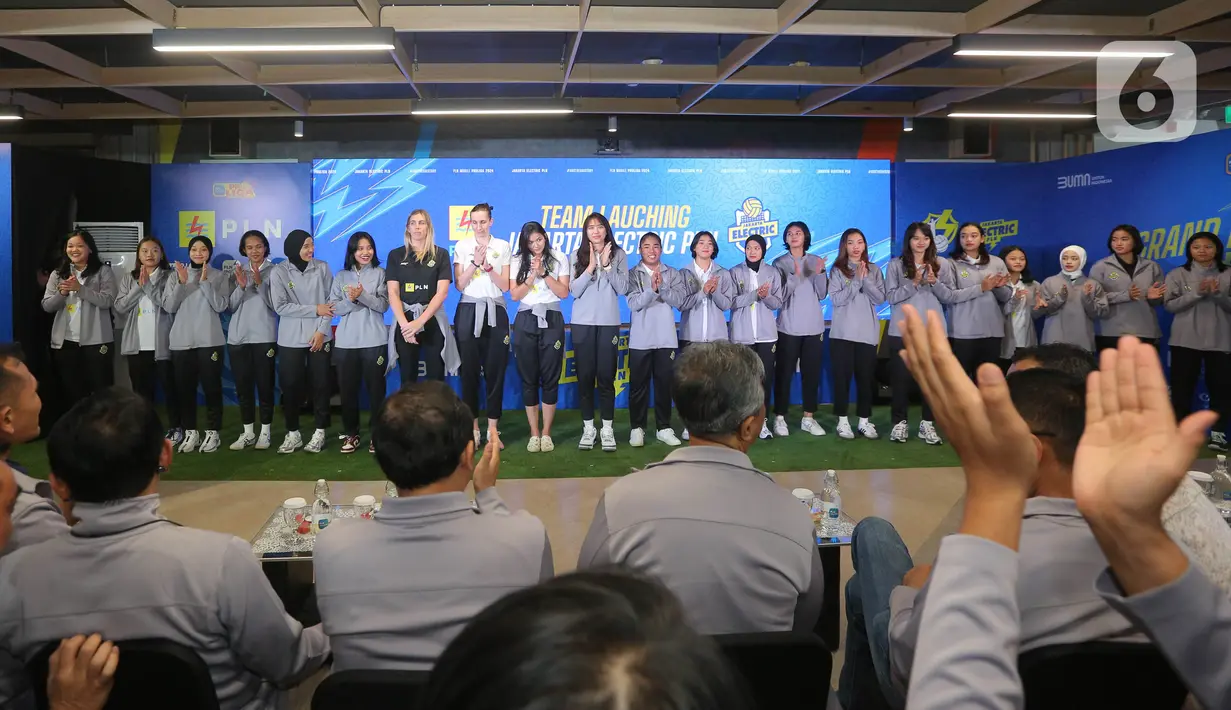 Tim putri Jakarta Elektrik PLN menatap optimis gelaran PLN Mobile Proliga 2024 yang akan dimulai pada 25 April hingga 21 Juli 2024. (Bola.com/M Iqbal Ichsan)
