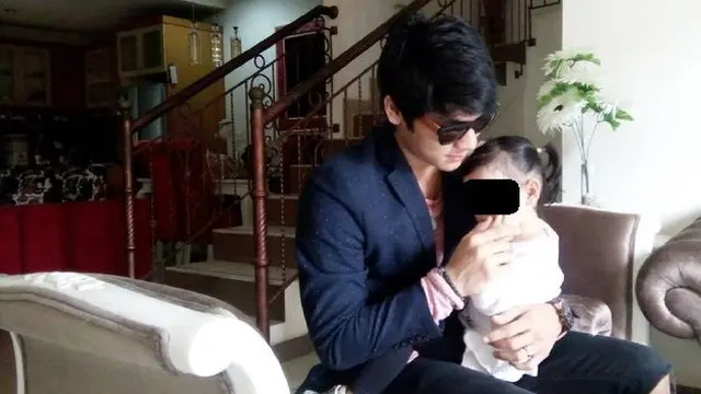 Rizky Billar bersama anak yang dituding buah hatinya dan diyakini keponakannya