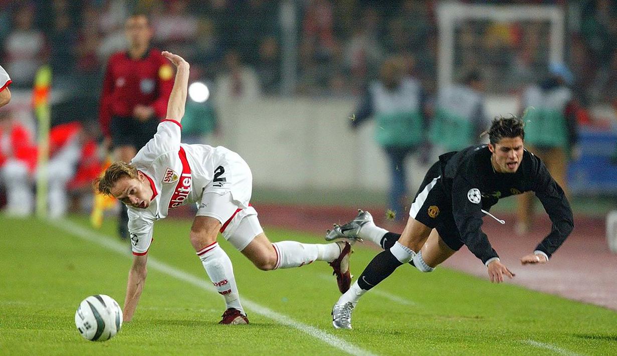 Debut pertama di Liga Champions. Cristiano Ronaldo melakukan debut pertamanya bersama Manchester United di Liga Champions saat kalah 1-2 dari tuan rumah VFB Stuttgart di fase grup, 1 Oktober 2003. (Foto: twitter.com/tmuk_news)