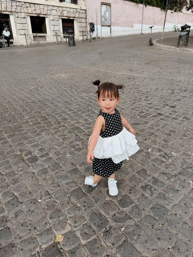 Gaya Modis Jessica Mila dan Kyarra Arunika saat Liburan di Italia, Dress Polkadot Jadi Statement