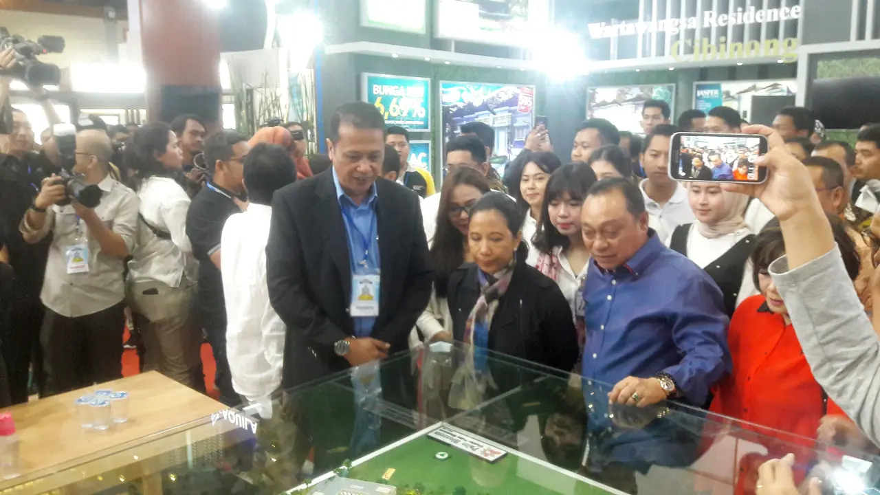 Menteri Badan Usaha Milik Negara (BUMN) Rini Soemarno mengunjungi Indonesia Property Expo (IPEX) di Jakarta Convention Centre (JCC), Sabtu (2/2/2019).