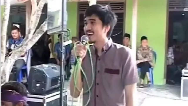 Jadi Vokalis Sukses, Ini 6 Momen Duta Sheila On 7 Tampil Sederhana