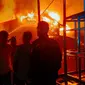 Kebakaran di Rokan Hilir yang menghanguskan 11 rumah dan menyebabkan 3 warga tewas terbakar. (Liputan6.com/M Syukur)