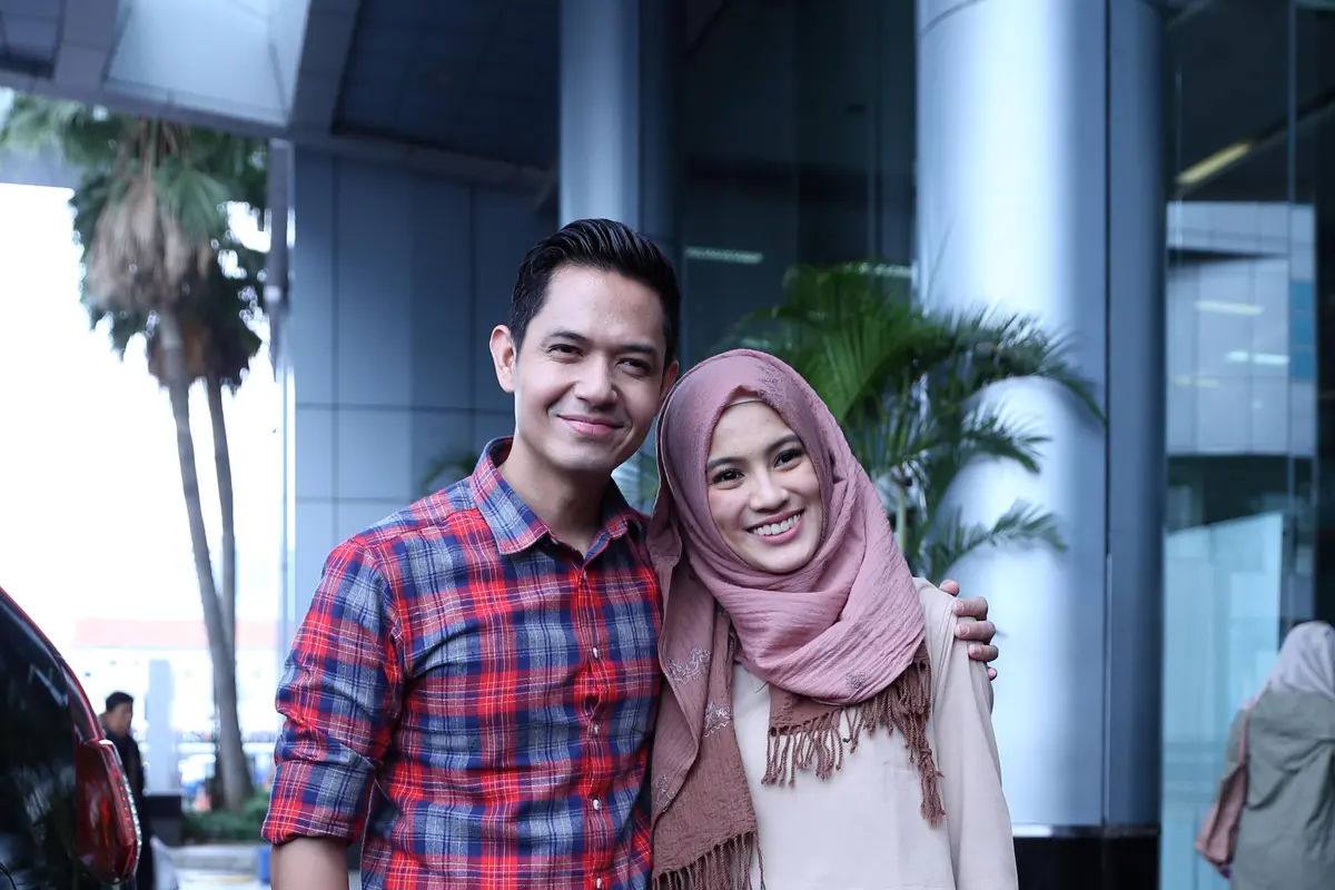 [Bintang] Dude Harlino dan Alyssa Soebandono