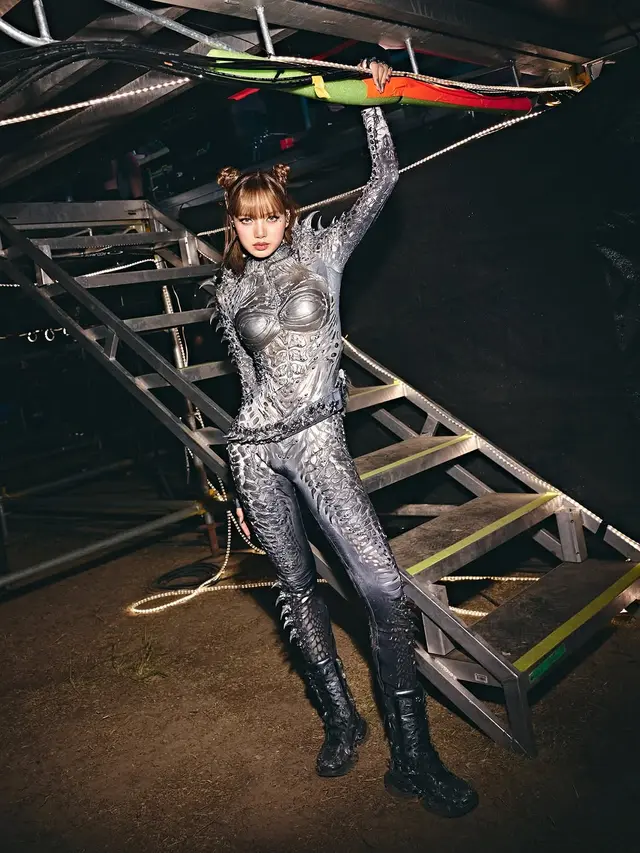 Ada Teknologi AI dan 3D Printing di Kostum Lisa BLACKPINK di Coachella 2025, Jadi Alternatif Busana Estetik Tanpa Kulit Hewan Eksotis