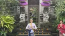 Selama menjalani rangkaian proses kompetisi Miss Grand International 2022, ia mengunjungi Bali. Tentu kesempatan mengenakan kebaya Bali tak terlewatkan begitu saja. [Instagram/ Isanmenin]
