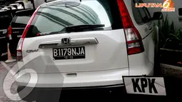 KPK menduga mobil tersebut berkaitan dengan Tindak Pidana Pencucian Uang (TPPU) suami Airin, Tubagus Chaeri Wardana alias Wawan, Selasa (15/4/2014) (Liputan6.com/Faisal R Syam)