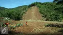 Kondisi kawasan yang terkena longsor di Desa Caok, Purworejo, Jawa Tengah, Senin (20/6). Proses evakuasi terus dilakukan karena diduga masih ada korban yang belum ditemukan. (Liputan6.com/Boy Harjanto)