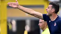 Pelatih Bologna, Thiago Motta. (GABRIEL BOUYS / AFP)