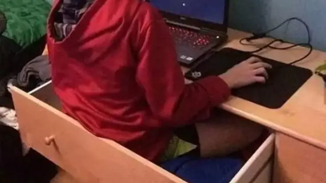 6 Cara Nyeleneh saat Belajar Ini Bikin Geleng Kepala, Materi Jadi Enggak Masuk