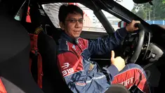 Pembalap Indonesia, Paul Montolalu saat bersiap latihan di Sirkut Sentul, Bogor (12/5/2015). Sentul akan menjadi perhelatan Indonesia Sentul Series of Motorsport seri ke 2 yang akan diadakan 23 - 24 Mei 2015. (Liputan6.com/Herman Zakharia)