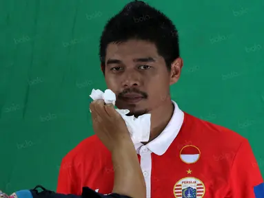 Bambang Pamungkas saat bersiap untuk syuting bersama Indosiar usai latihan bersama Persija Jakarta di Lapangan Villa 2000, Pamulang, Tangerang Selatan, Senin (25/4/2016). (Bola.com/Nicklas Hanoatubun)