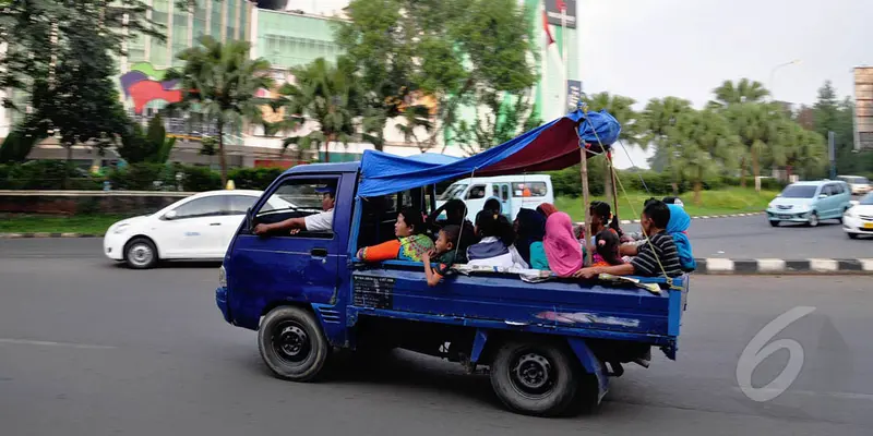 Tradisi Silaturahmi dengan Mobil Bak Terbuka