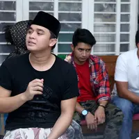 Olga Syahputra adalah tulang punggung dalam keluarga, kini setelah ia tiada, apakah beban itu akan berada di pundak sang adik Billy Syahputra?