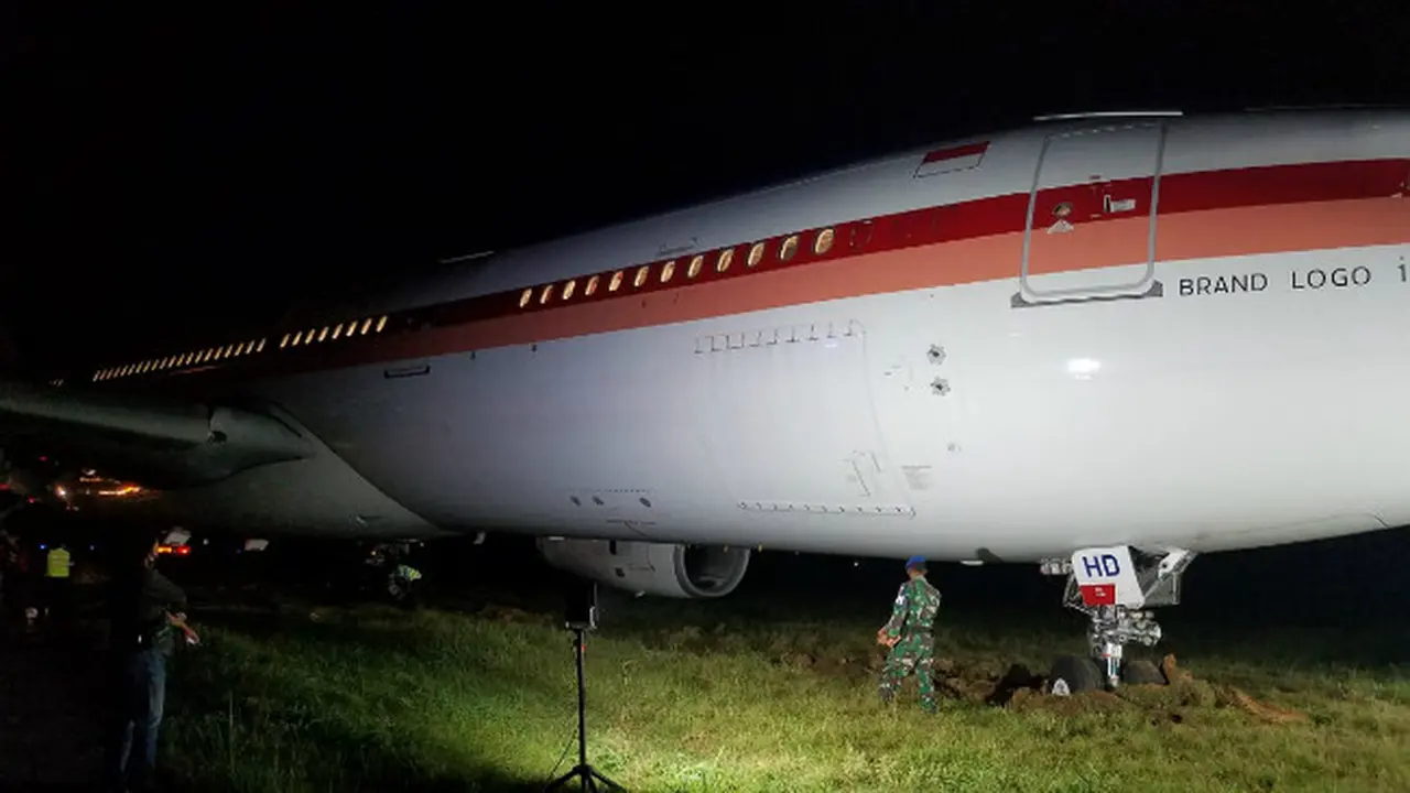 Pesawat Garuda Indonesia Tergelincir di Bandara Sultan Hasanuddin Makassar