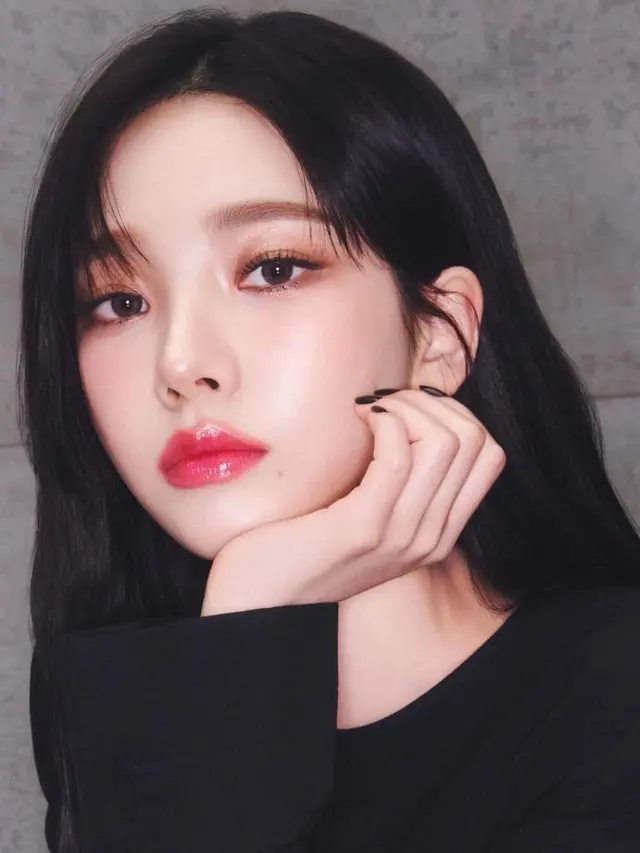 Ilustrasi Lipstick Terang. (foto: Pinterest/Samo Stan).