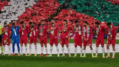 Pemain-pemain Palestina berbaris sebelum pertandingan persahabatan melawan pemain-pemain Spanyol dari wilayah Basque, yang diadakan sebagai protes terhadap aksi militer Israel di Gaza, di Bilbao, Spanyol, Sabtu 15 November 2025. Puluhan ribu penonton memenuhi Stadion San Mames, markas Athletic Bilbao, sebagai bagian dari aksi solidaritas yang kuat untuk Palestina. (AP Photo/Miguel Oses)