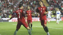 Selebrasi ala Cristiano Ronaldo usai mencetak gol ke gawang Kepualauan Faroe ,pada laga Grup B Kualifikasi Piala Dunia 2018 di Bessa Stadium, Porto, (31/8/2017). Portugal menang 5-1. (AP/Paulo Duarte)