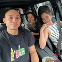 BCL tampil dengan tanktop bergaris hitam putih dengan wajah polos tanpa riasan dan gaya rambut kuncir belakangnya. [@itismebcl]