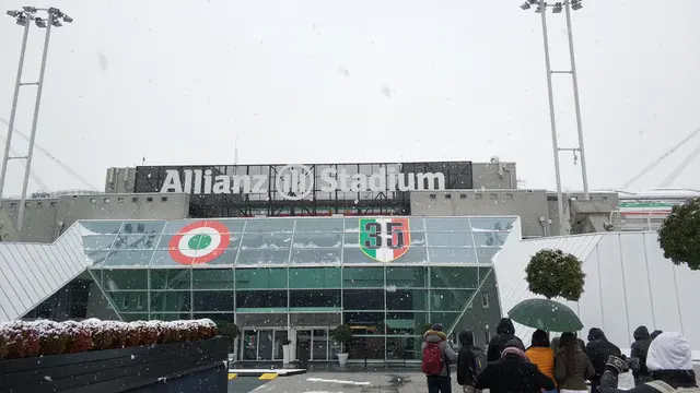 Suasana di luar Juventus Stadium