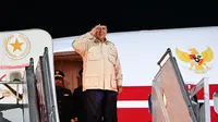 Presiden Prabowo Subianto bertolak menuju Abu Dhabi, Persatuan Emirat Arab (PEA) pada Rabu, 9 April 2025 untuk memulai rangkaian kunjungannya ke kawasan Timur Tengah. Prabowo akan berkunjung ke lima negara yakni PEA, Turki, Mesir, Qatar, dan Yordania. (Foto: Muchlis Jr - Biro Pers Sekretariat Presiden)