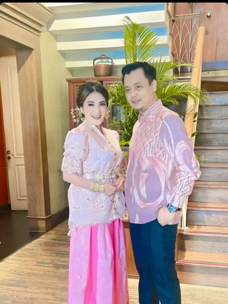 Kiki Amalia Tunangan Agung Nugraha