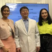 Dokter spesialis bedah plastik tempat Titi DJ jalani anti-aging surgery di Korea hadir di Jakarta dan menjelaskan tentang keberhasilan operasinya. (Foto: Fimela.com/Novi Nadya)