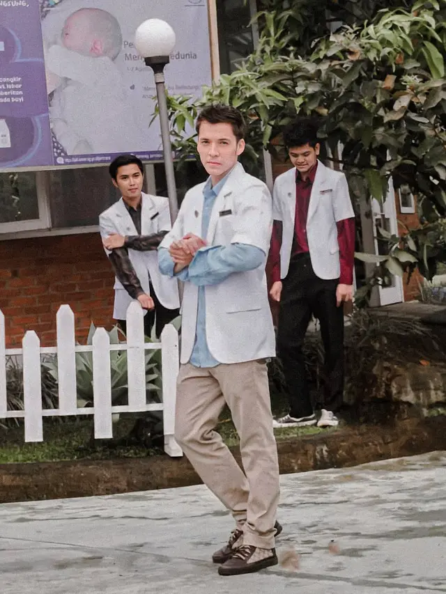 7 Gaya Stefan William Jadi Dokter Muda di Sinetron Ini Makin Keren