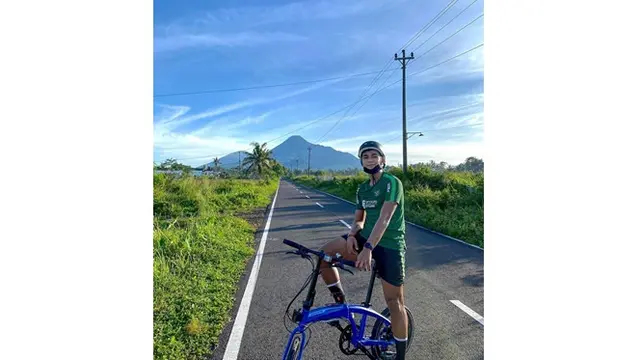 5 Gaya Bagas Adi Nugroho saat Liburan di Alam Bebas, Lepas Penat